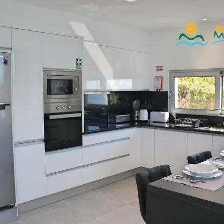 Ourmadeira - Heights, Modern Villa Calheta (Madeira)