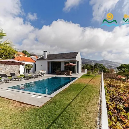 Ourmadeira - Heights, Modern Villa Calheta (Madeira)