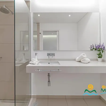 Ourmadeira - Heights, Modern Villa Calheta (Madeira)