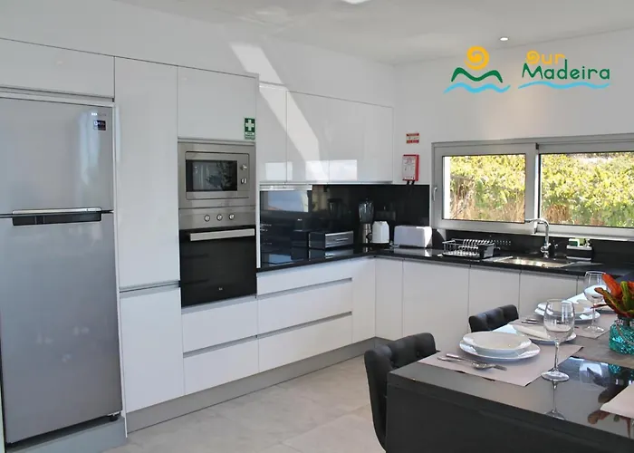 Ourmadeira - Heights, Modern Vila Calheta (Madeira)